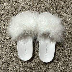 White feather slippers